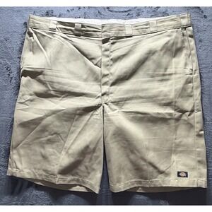 Dickies Men's Sz. 52 Loose Fit Work Shorts Khaki 13" Inseam. Great Condition.